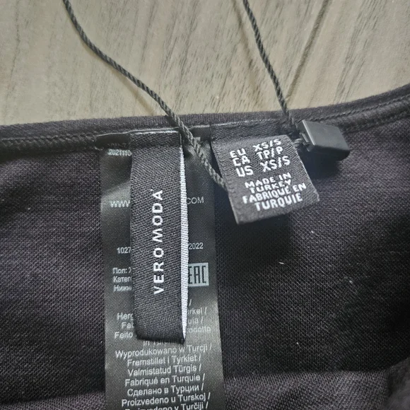 Vero Moda Black Ribbed Sports Bra - Picture 3 of 3